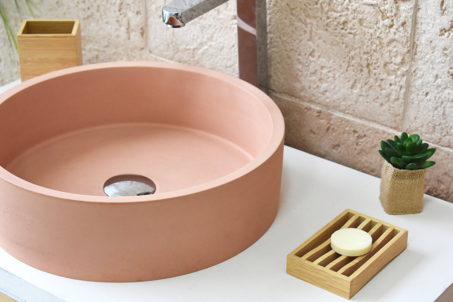 Vasque à poser en béton sur meuble pour salle de bain
