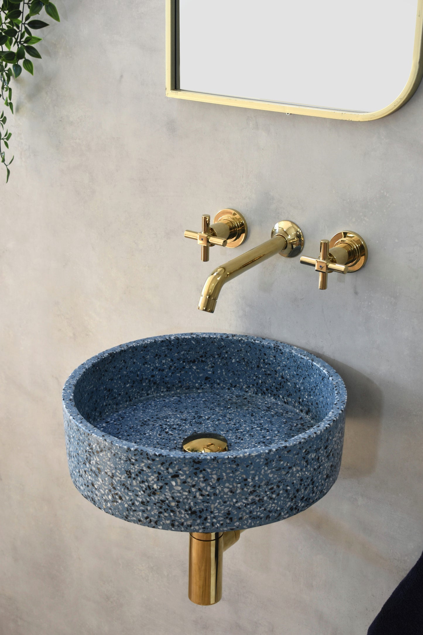 Wall-mounted terrazzo concrete basin and sink