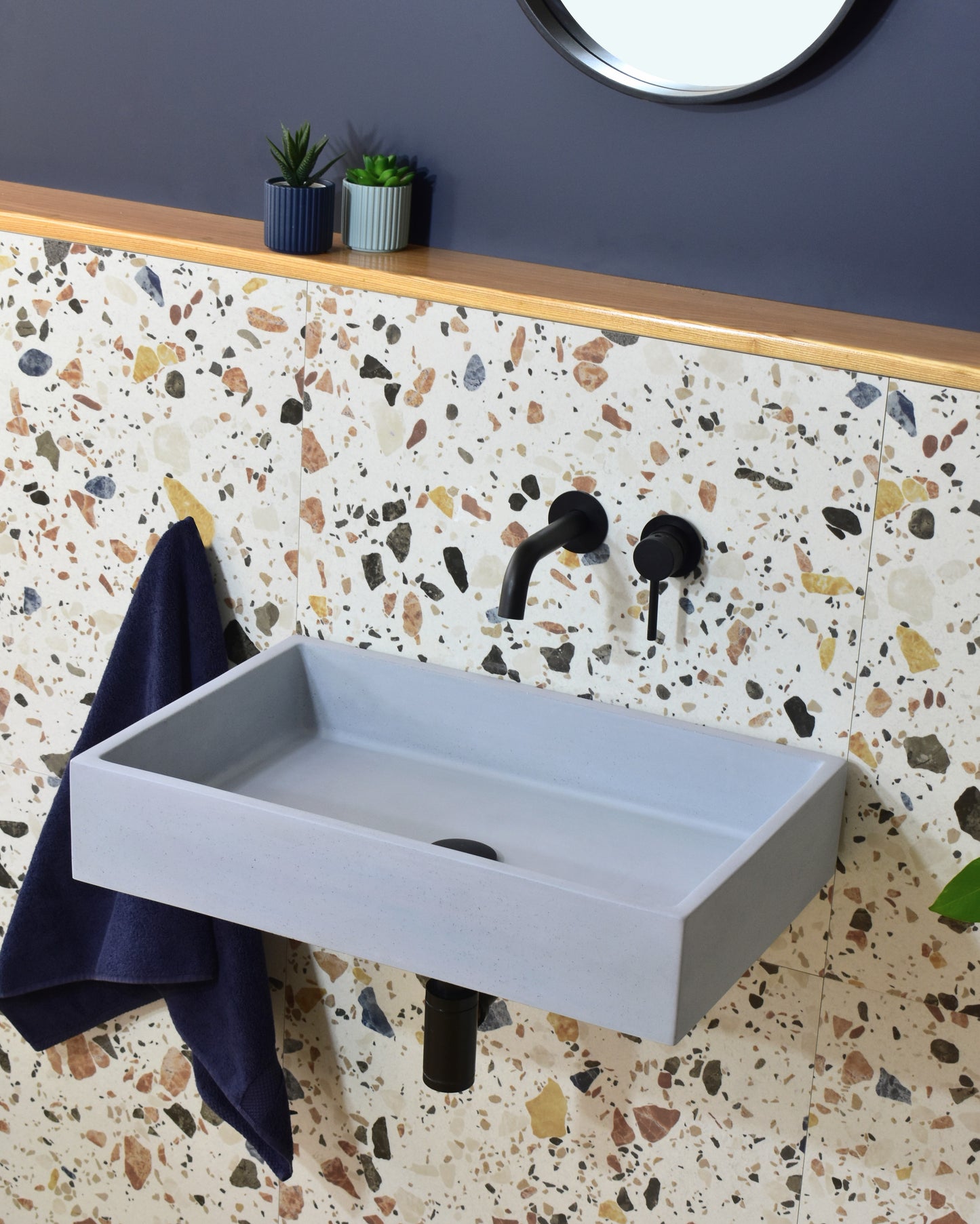 Wall-mounted concrete basin and sink