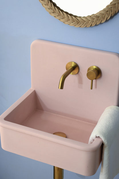 Handmade concrete wall-hung basin Dama Pink — KreaConcrete