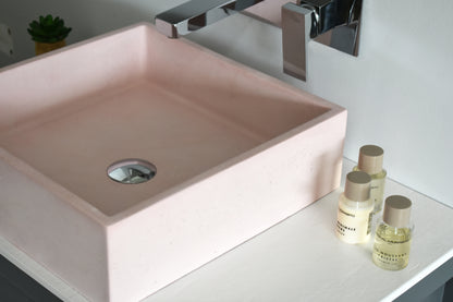 Lavabo de hormigón artesanal cuadrado sobre encimera Alba — KreaConcrete