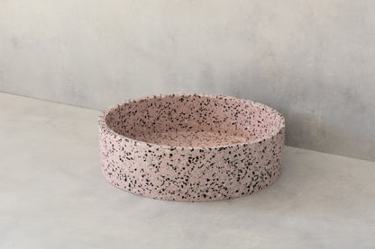 Lavabo de terrazo artesanal mural suspendido Eos Pink — KreaConcrete