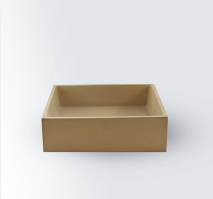 Lavabo de hormigón artesanal cuadrado sobre encimera Alba — KreaConcrete