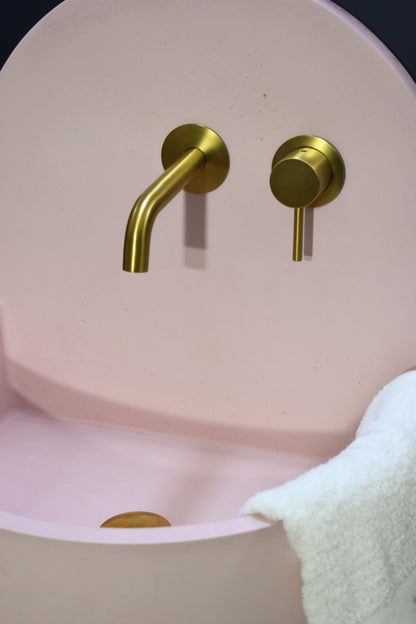 Lavabo de hormigón artesanal mural Amber Pink