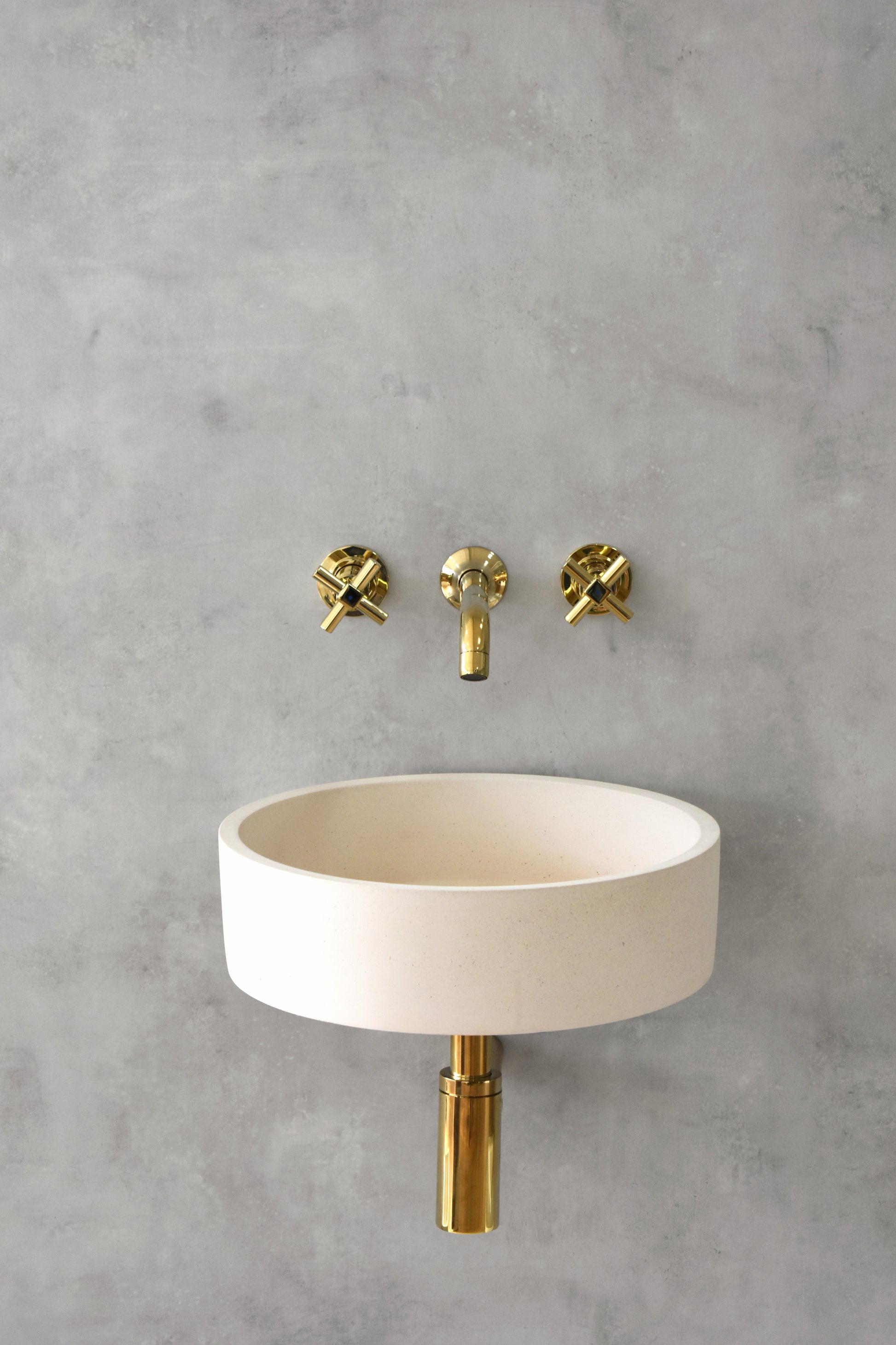 Wall-mounted concrete basin and sink