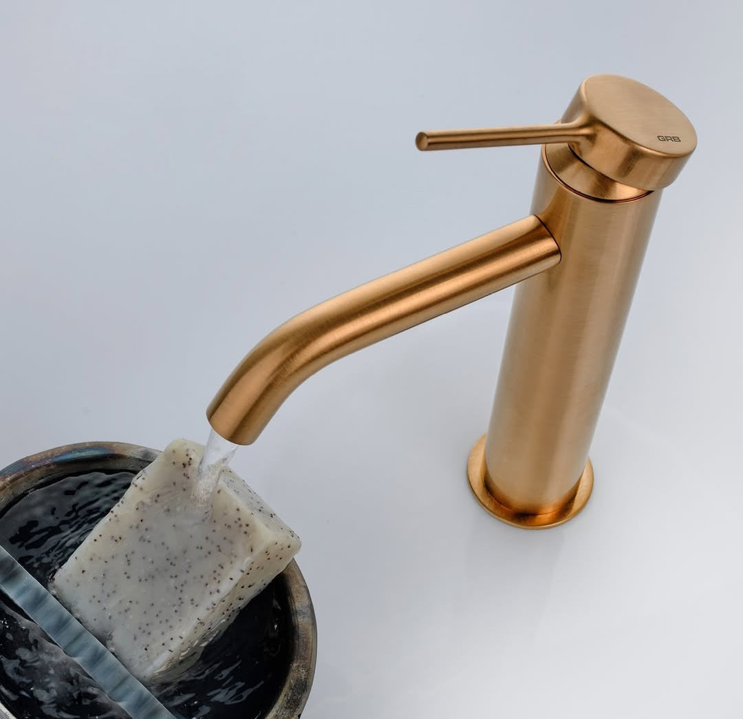 Grifo monomando Male GRB Mixers para lavabo de hormigón artesanal