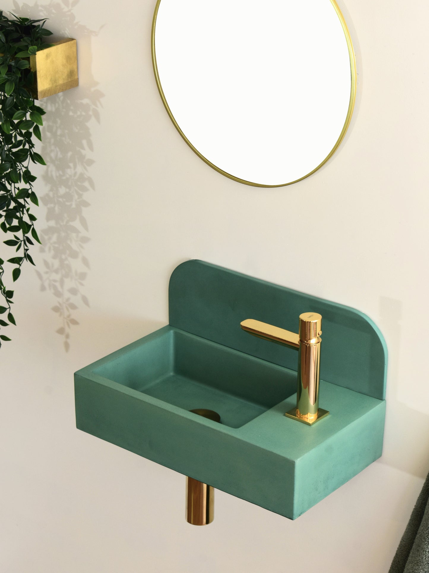 Lavabo de hormigón artesanal mural Aura — KreaConcrete